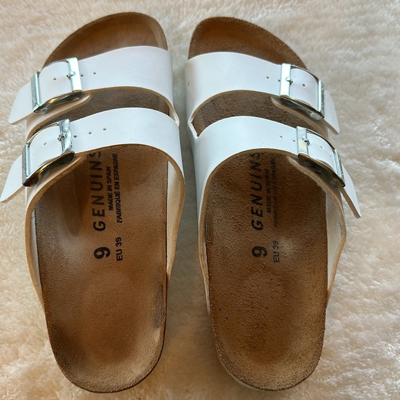 Genuine slip ons - Picture 3 of 7